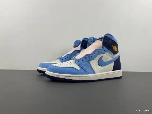 First Air in Flight Jordan FD2596-400 WMNS 1 OG High 0513